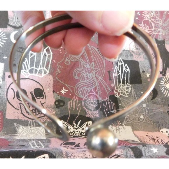 Silver Flexible Ball Clasp Bracelet - Picture 10 of 11